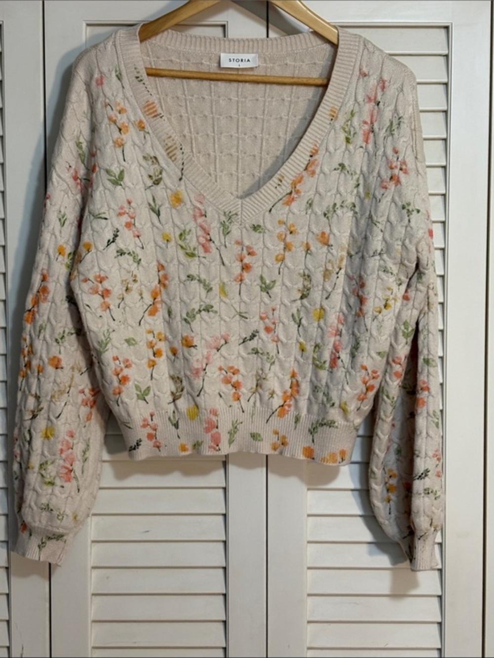 STORIA L  V-Neck Cable Knit Sweater with Orange & Green Floral Print